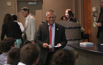 Hartford Mayor Pedro Segarra with participants at Mobile Apps For Hartford Presentations